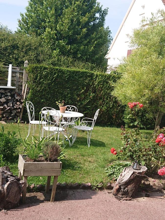 Joyeux Reveil Bed & Breakfast Courseulles-sur-Mer Exterior photo