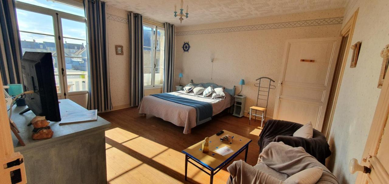 Joyeux Reveil Bed & Breakfast Courseulles-sur-Mer Exterior photo