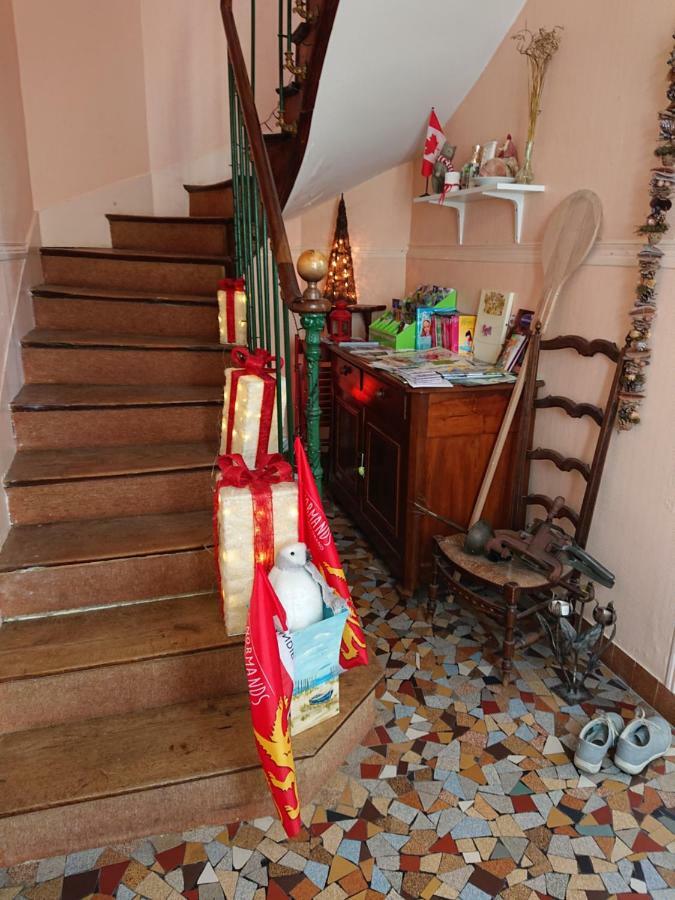 Joyeux Reveil Bed & Breakfast Courseulles-sur-Mer Exterior photo